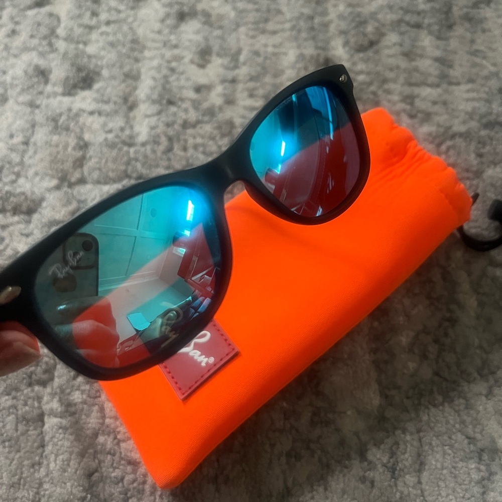 Ray-Ban kids Authentic Sunglasses with Black Frames and Orange Pouch